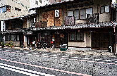 绘本风叙事解谜游戏《落日山丘》上线Steam 2023年中发售